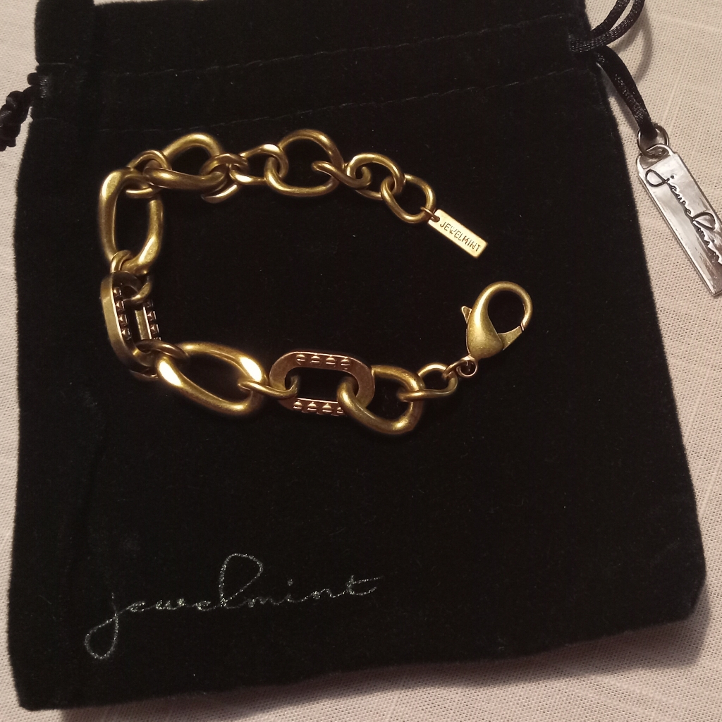 Jewelmint Bracelet Goldtone Bold 20$